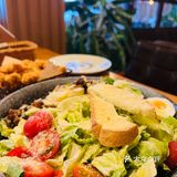 谁会拒绝吹着海风看着海浪享受美食呢！