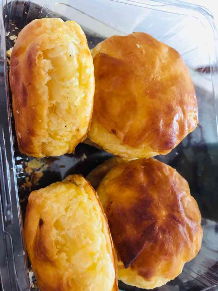 苏铺糕点-"菠萝泡芙一个还挺大的,嘴小的装不下,都是.