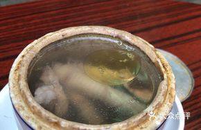 Peanut and Kidney Bean Chicken Foot Soup