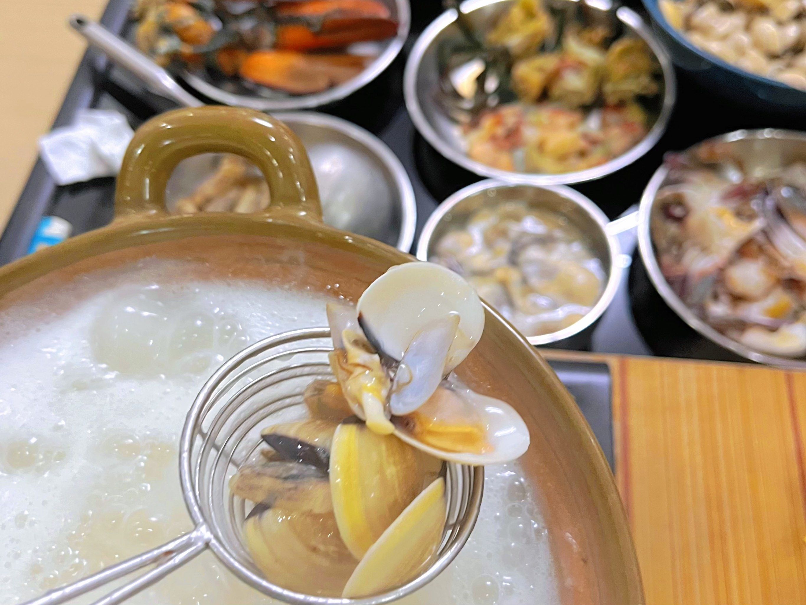 自制海鲜大餐,粥底火锅!