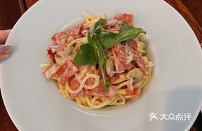 Creamy Bacon Egg Yolk Pasta