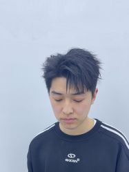 -一家只做男发烫染的店