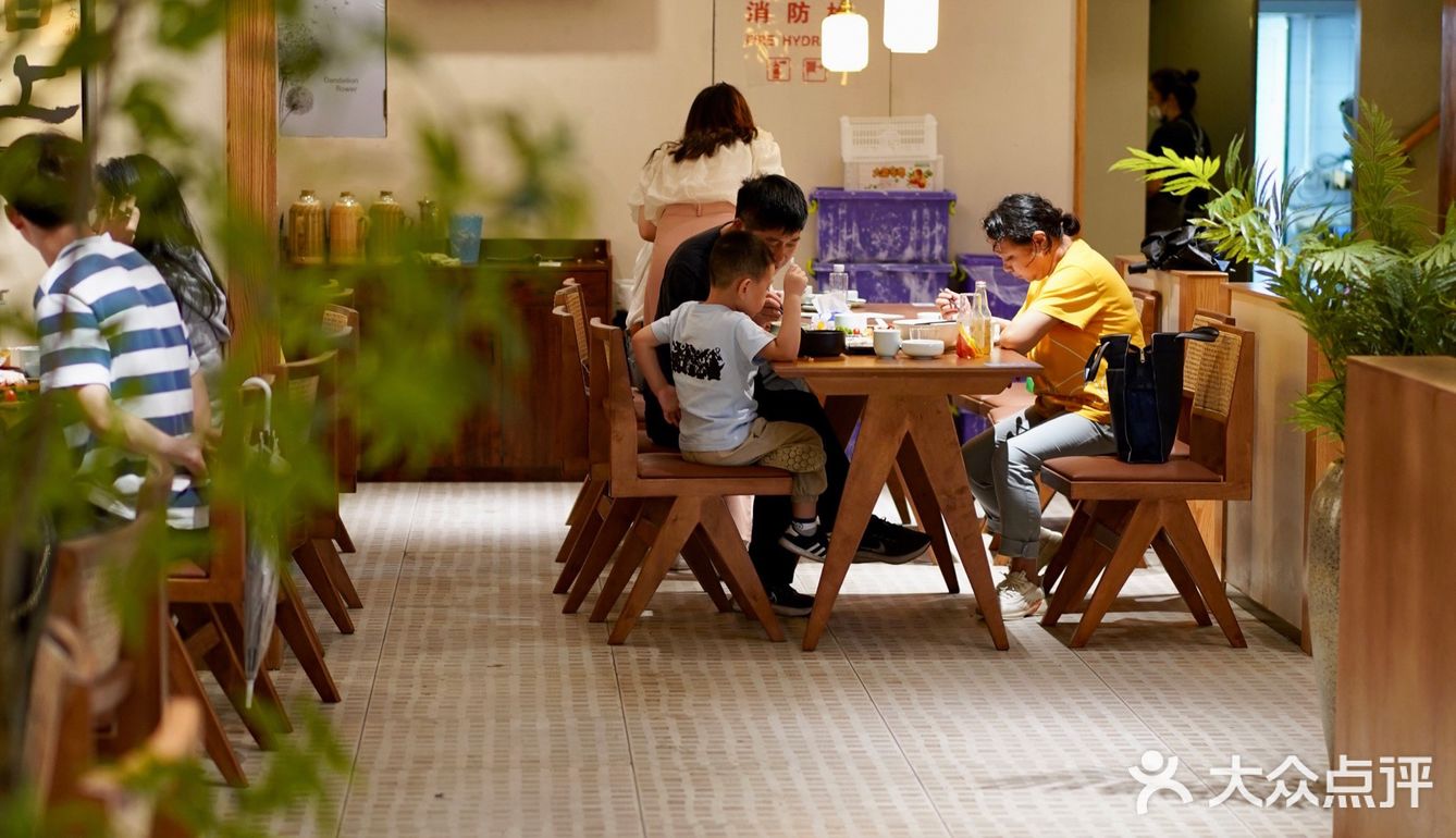杭州新店 小河直街的独栋中式文艺小酒馆  