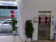 -上海宝信宝马4S店