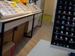 -天空之镜眼镜店蔡司依视路配镜授权零售店(望京颐堤港店)