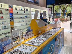 -诺柯视眼镜-蔡司依视路官方工厂店(淞南一店)