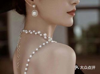 看着图片，充满魅力又帅气成熟