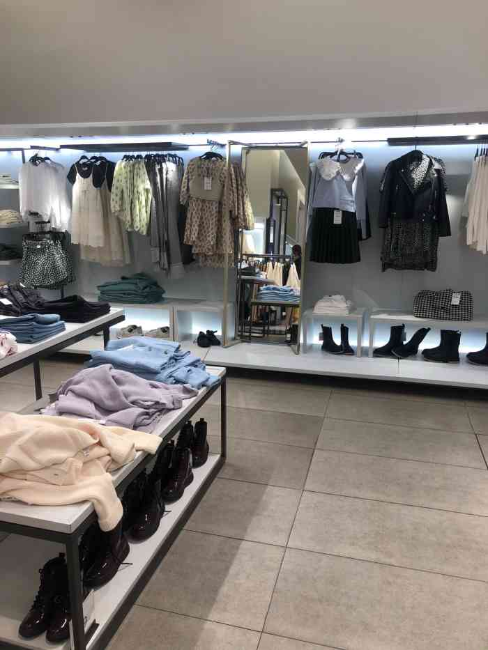 zara(荟聚购物中心西红门店)-"这家zara位于西红门荟聚的一层,地铁4.