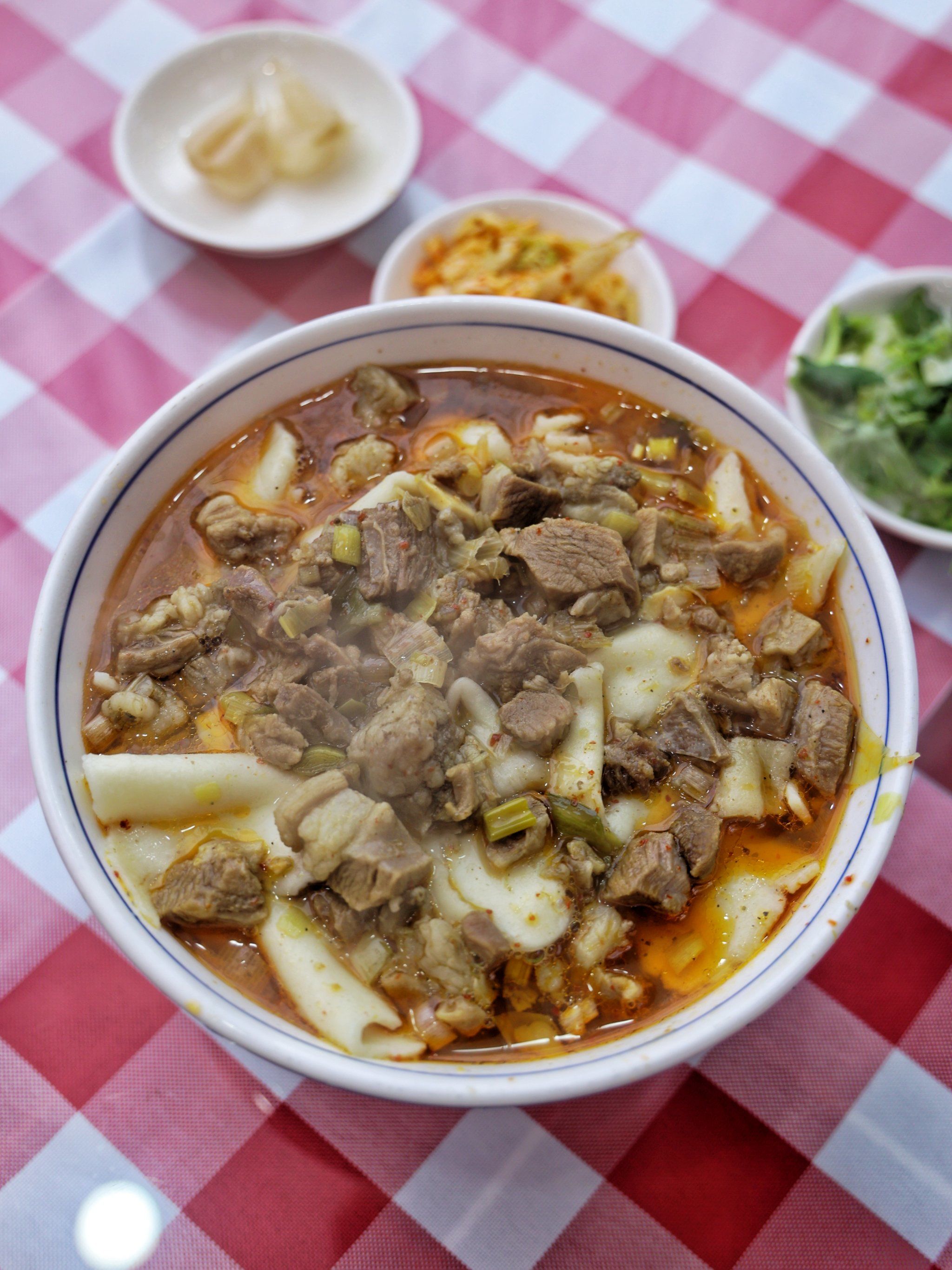 城东公园南路地铁口遇见一家陕北羊肉面