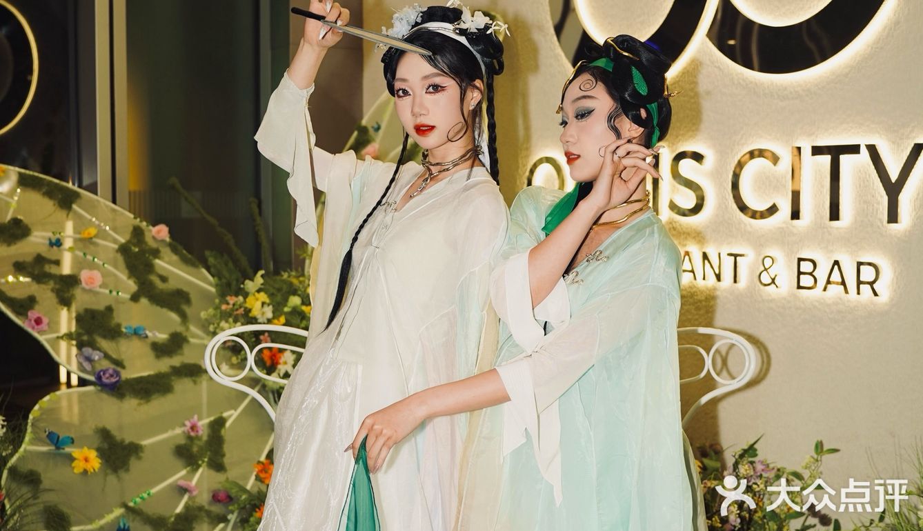 OC 惊现蝙蝠侠“男友”