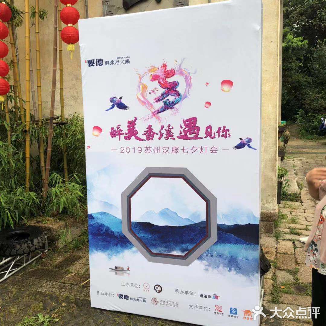 拜乞巧，很有仪式感。喜欢汉服文化