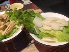 -虾弄弄海派小龙虾·牛羊蝎子火锅