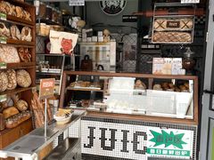 面包甜点陈列柜-Juicy Bakery(大学路店)