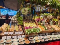 -雍容荟帝王蟹活龙虾展台自助(IFS黑金店)