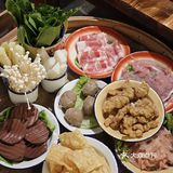 基本上都是附近学生来吃，人气还不错的，人均三四十