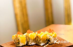 Fresh Shrimp Mango California Roll