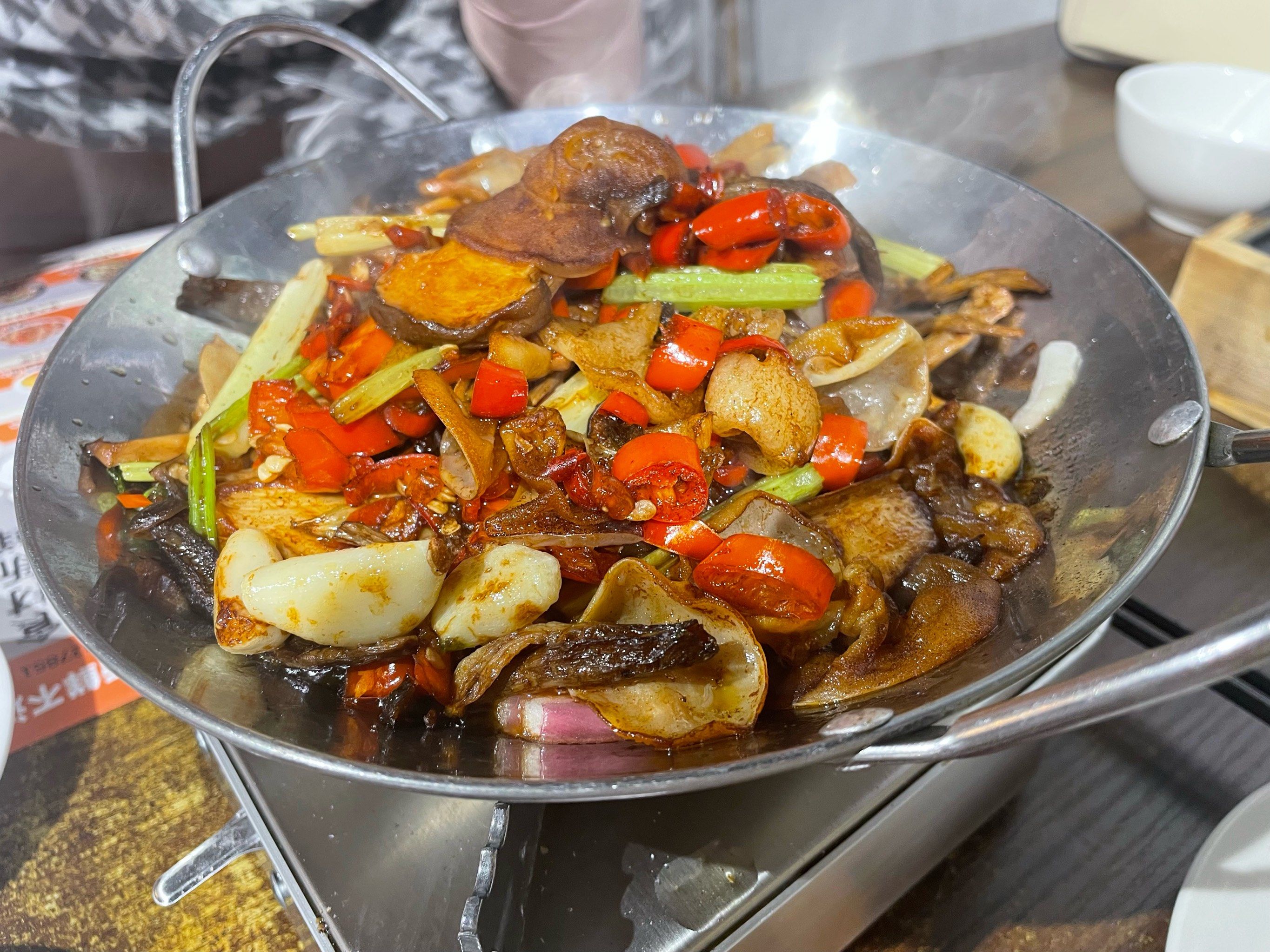 家人们谁懂啊!这家店的干锅菌菇鲜得眉毛掉