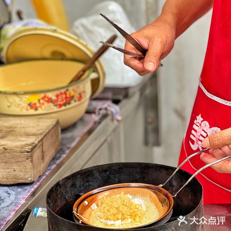 🟢：成都不容错过的小吃 蛋烘糕 五十年老店