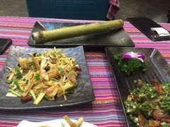 -香巴拉云南餐厅(华莱坞店)