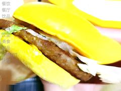 芝香牛牛月亮堡-麦当劳(武昌火车站店)