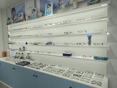 -一人多镜蔡司·依视路眼镜店(琉璃店)