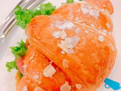 火腿芝士杏仁牛角三明治-Blueglass酸奶(财富购物中心店)