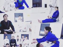 -菠萝格斗巴西柔术训练馆