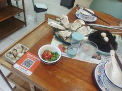 -老何家后安粉·糟粕醋海鲜火锅(三亚湾椰梦长廊店)