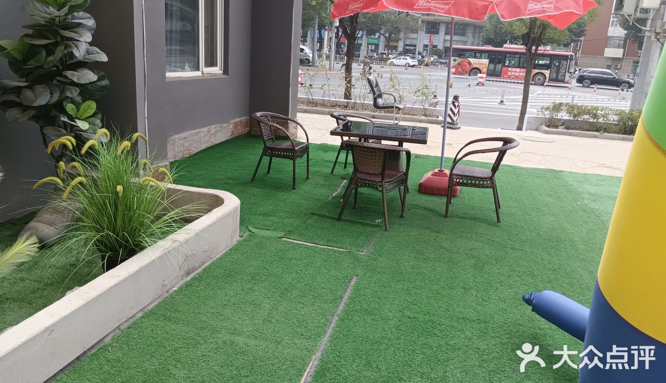 别人家锅贴都是开口，而他家锅贴的锅贴也是与众不同