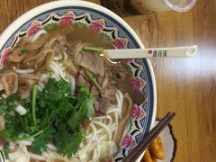 -鑫花溪牛肉米粉(人民广场店)