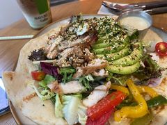 照烧鸡肉配牛油果拉法沙拉-HELLO 27 意面·沙拉·帕尼尼