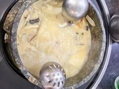 -南渝食府.墨脱石锅松茸鸡