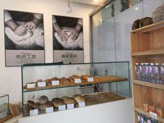 面包甜点陈列柜-老梦面包 CHEZMOREL(三源里店)