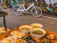-李与白包子铺(桐梓林店)