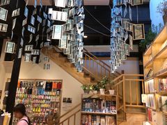 -猫的天空之城概念书店(杭州南宋御街店)