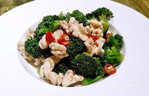 Broccoli and Walnut Stir-fry