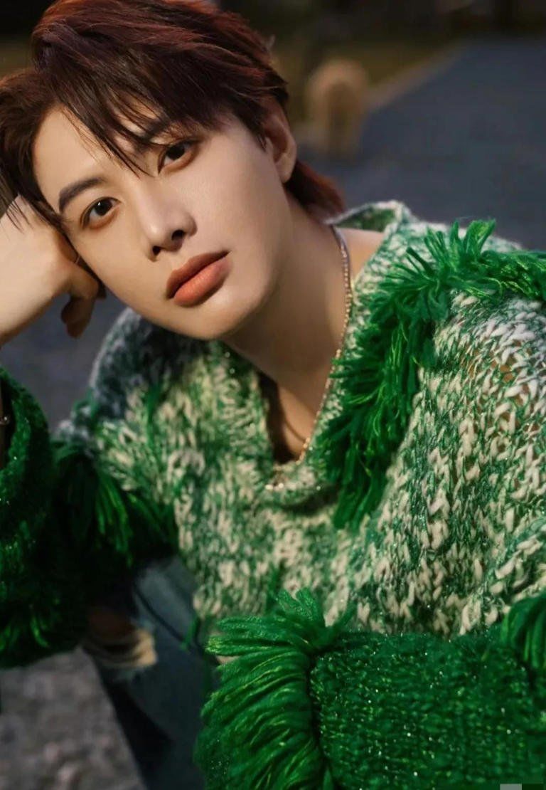 纯天然的帅哥,怪不得能被星探选中!