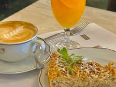 -Majestic Café