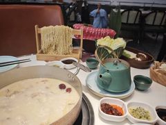 -洪氏嗨捞·猪肚鸡火锅(阳光天地店)