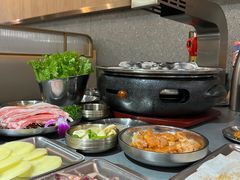 -围炉肉舍•炭烤活鳗•丹东海鲜烤肉(步行街店)