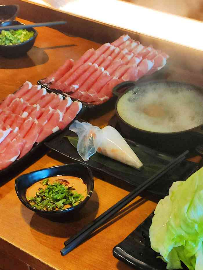 呷哺呷哺(方庄新城广场店)-"新城广场 从3楼 看 好多商铺基本上全.