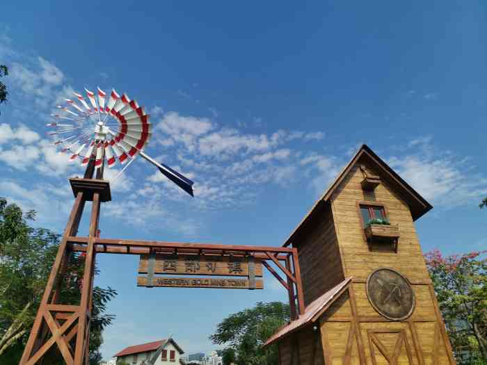 前面小伙伴从东莞过来找我们玩我们就组团带她一起去了欢乐谷进门发现