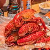 小龙虾和烤鸭这对CP，一下子撞进了我心坎里了！