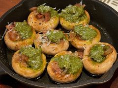 碳烤培根罗勒酱蘑菇-一沙一城·岩烤牛扒(深圳首店)