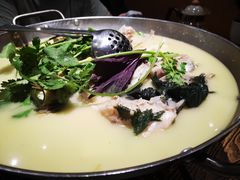 青椒紫苏煮鱼头-佬湘楼·27年湘菜(天河都市广场店)