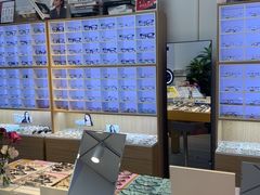 -天空之镜眼镜店蔡司依视路配镜授权零售店(望京颐堤港店)