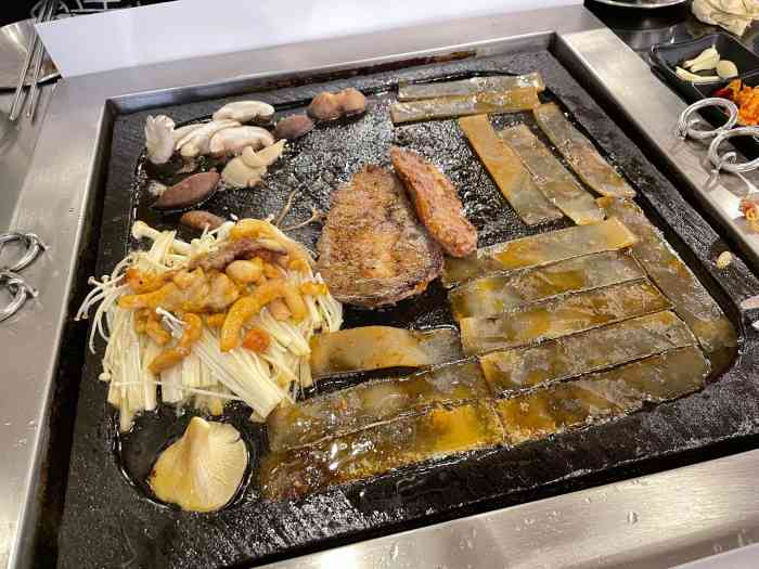 壮志路33号火山石烤肉-"[薄荷]环境:环境挺不错,就在学校后面.