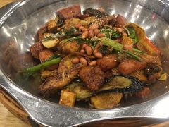 -愉肴麻辣香锅(中山路店)
