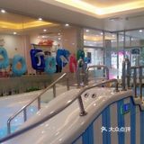 小宝宝六一打卡水魔方婴幼儿游泳馆
