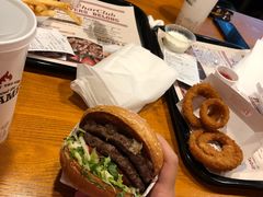 -The Habit Burger Grill 哈比特汉堡(复兴soho店)